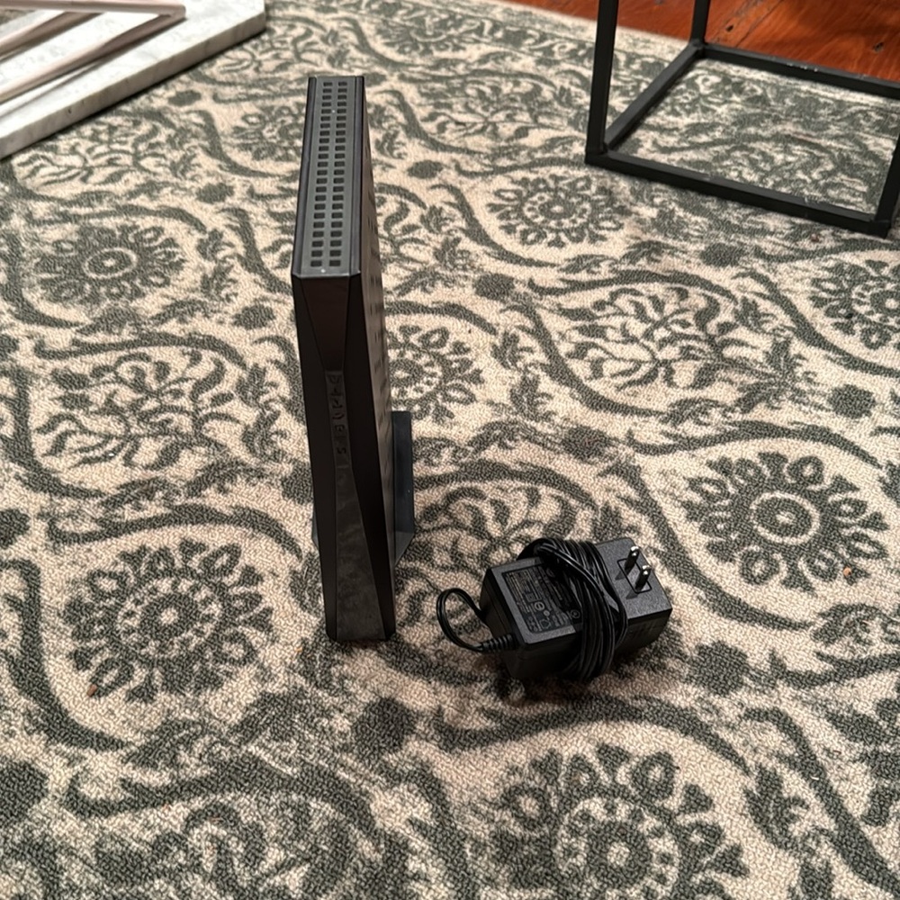 TP-Link 16x4 AC1750 Wi-Fi Cable Modem Router - Picture 2 of 4